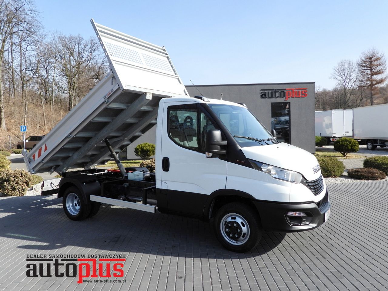 IVECO DAILY 35C14 TIPPER CRUISE CONTROL TWIN WHEELS AIR CONDITIONING 140HP - Van jungkit: gambar 1 IVECO DAILY 35C14 TIPPER CRUISE CONTROL TWIN WHEELS AIR CONDITIONING 140HP - Van jungkit: gambar 1