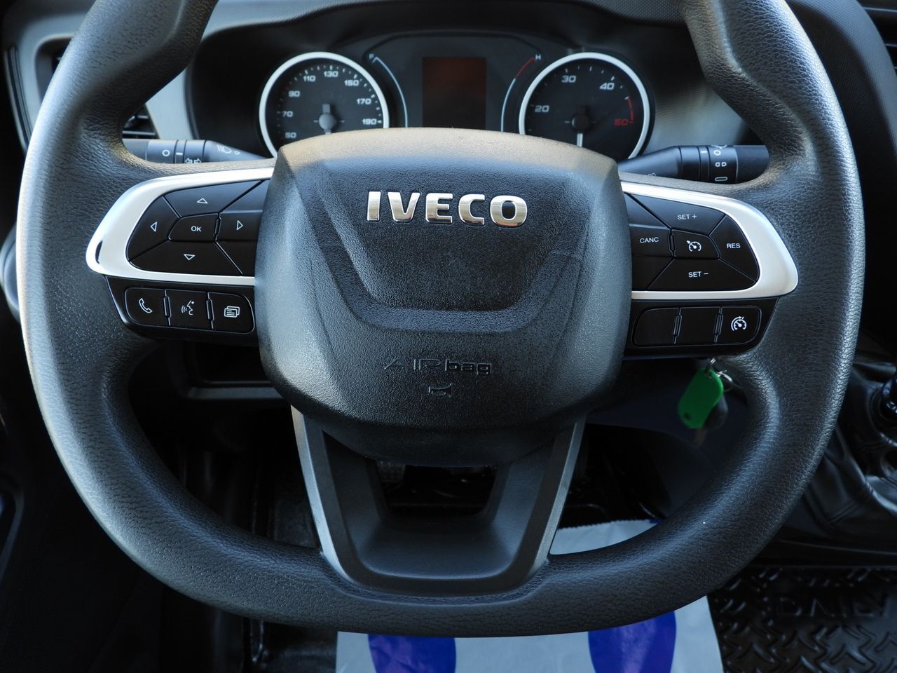 Van jungkit IVECO DAILY 35C14 TIPPER DOUBLE CABIN DOKA 6 SEATS CRUISE CONTROL TWIN WHEELS AIR CONDITIONING  140HP: gambar 27