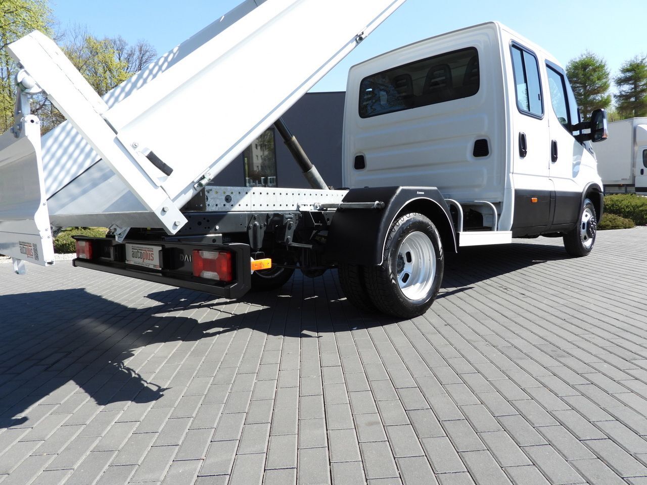 Van jungkit IVECO DAILY 35C14 TIPPER DOUBLE CABIN DOKA 6 SEATS CRUISE CONTROL TWIN WHEELS AIR CONDITIONING  140HP: gambar 21