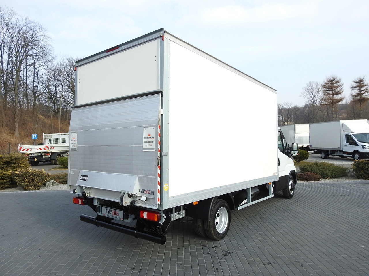 IVECO DAILY 35C16 BOX LIFT 8 PALLETS CRUISE CONTROL TWIN WHEELS AIR CONDITIONING 160HP - Van box: gambar 3 IVECO DAILY 35C16 BOX LIFT 8 PALLETS CRUISE CONTROL TWIN WHEELS AIR CONDITIONING 160HP - Van box: gambar 3
