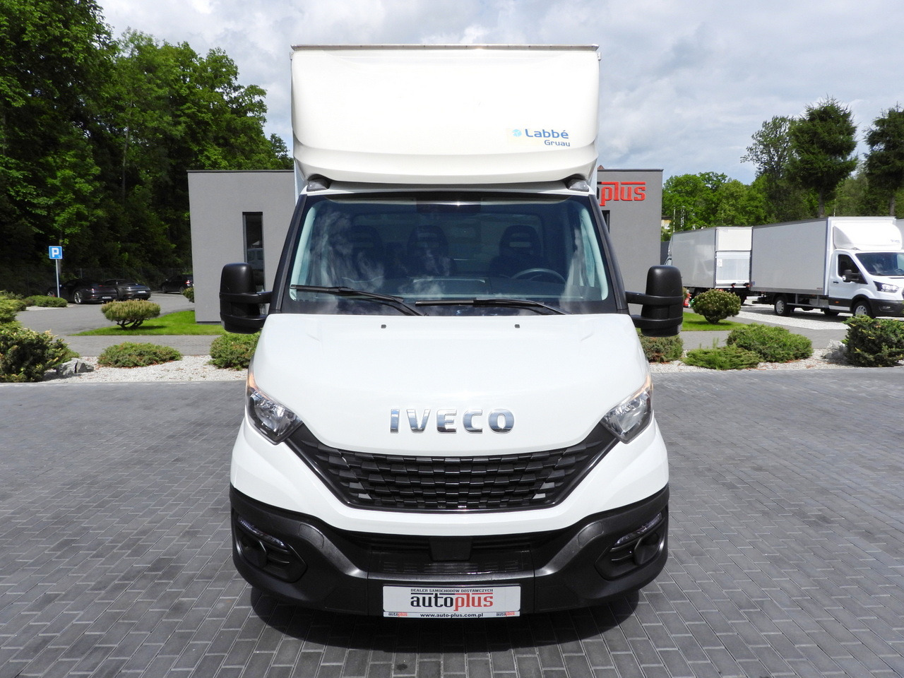 IVECO DAILY 35C16 BOX LIFT 8 PALLETS CRUISE CONTROL TWIN WHEELS AIR CONDITIONING 160HP - Van box: gambar 5 IVECO DAILY 35C16 BOX LIFT 8 PALLETS CRUISE CONTROL TWIN WHEELS AIR CONDITIONING 160HP - Van box: gambar 5