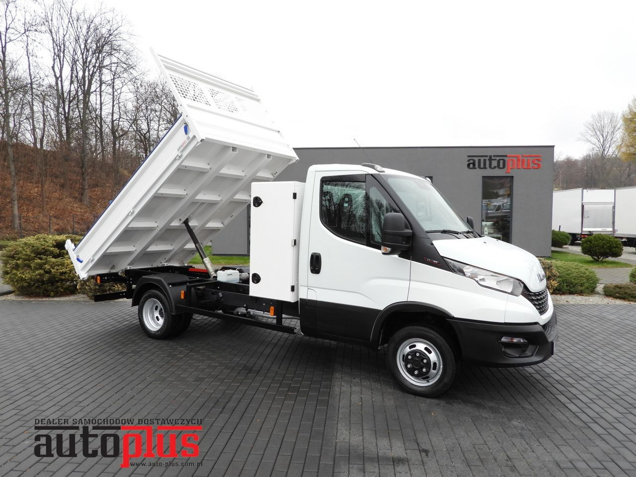 IVECO DAILY 35C16 TIPPER CRUISE CONTROL TWIN WHEELS AIR CONDITIONING 160HP - Van jungkit: gambar 1 IVECO DAILY 35C16 TIPPER CRUISE CONTROL TWIN WHEELS AIR CONDITIONING 160HP - Van jungkit: gambar 1