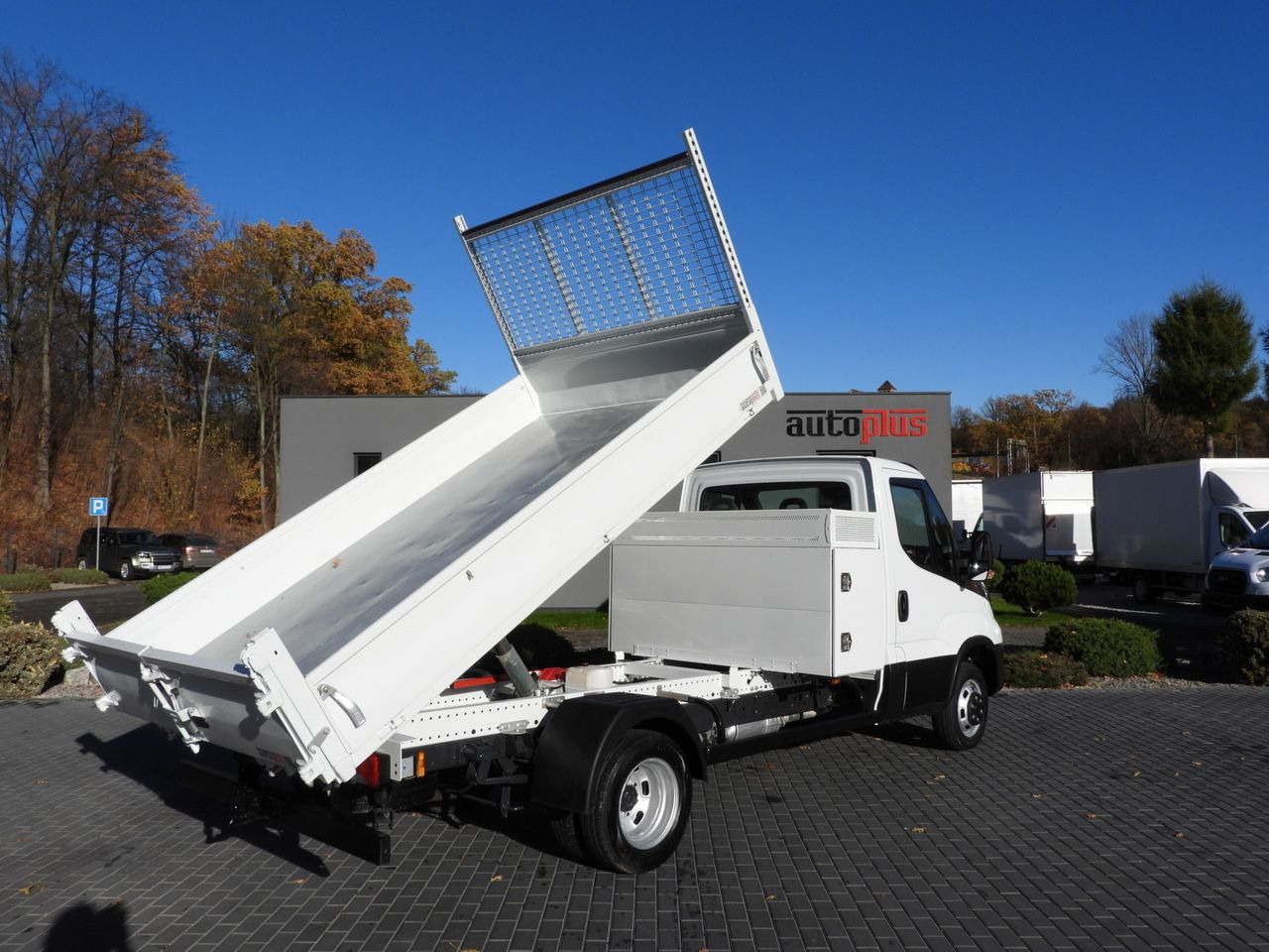 IVECO DAILY 35C16 TIPPER CRUISE CONTROL TWIN WHEELS AIR CONDITIONING 160HP - Van jungkit: gambar 3 IVECO DAILY 35C16 TIPPER CRUISE CONTROL TWIN WHEELS AIR CONDITIONING 160HP - Van jungkit: gambar 3