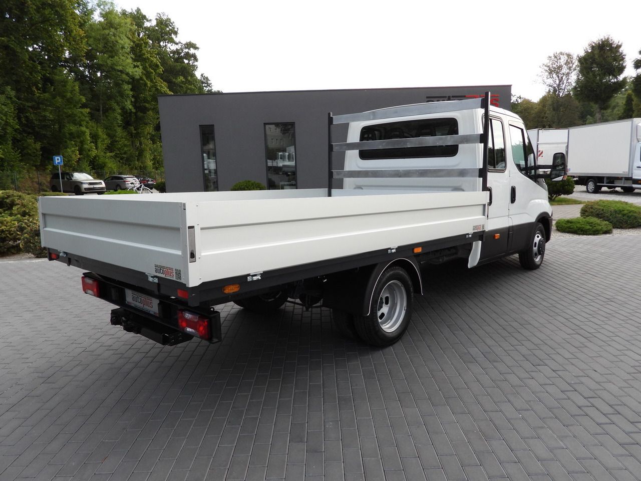 IVECO DAILY 35C17 STAKE BODY DOUBLE CABIN DOKA 7 SEATS CRUISE CONTROL TWIN WHEELS AIR CONDITIONING 170HP - Van flatbed: gambar 3 IVECO DAILY 35C17 STAKE BODY DOUBLE CABIN DOKA 7 SEATS CRUISE CONTROL TWIN WHEELS AIR CONDITIONING 170HP - Van flatbed: gambar 3
