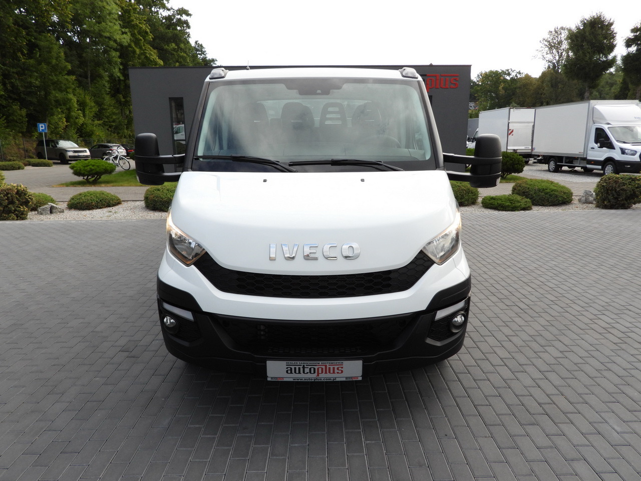 IVECO DAILY 35C17 STAKE BODY DOUBLE CABIN DOKA 7 SEATS CRUISE CONTROL TWIN WHEELS AIR CONDITIONING 170HP - Van kombi: gambar 5 IVECO DAILY 35C17 STAKE BODY DOUBLE CABIN DOKA 7 SEATS CRUISE CONTROL TWIN WHEELS AIR CONDITIONING 170HP - Van kombi: gambar 5
