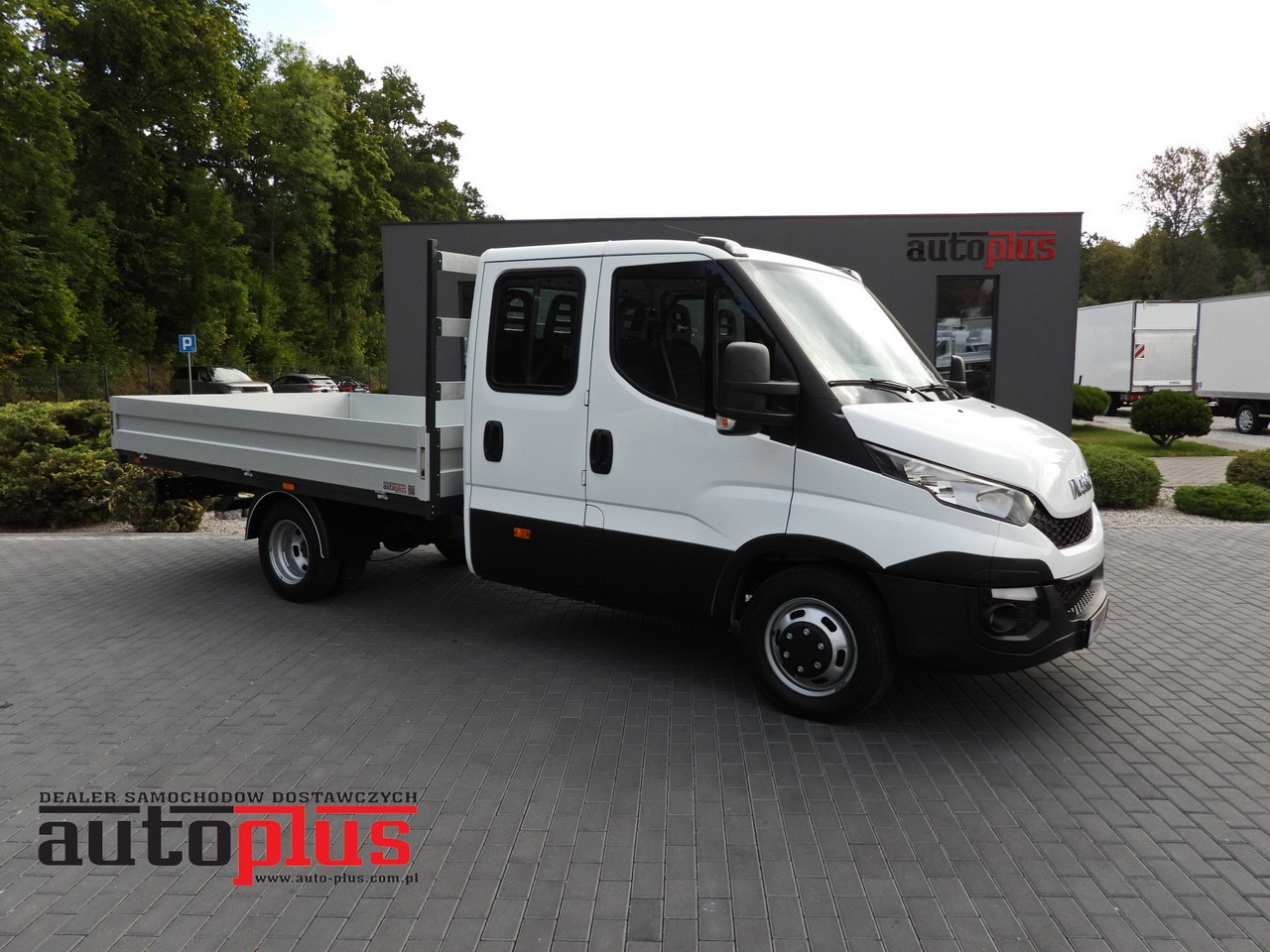 IVECO DAILY 35C17 STAKE BODY DOUBLE CABIN DOKA 7 SEATS CRUISE CONTROL TWIN WHEELS AIR CONDITIONING 170HP - Van flatbed: gambar 1 IVECO DAILY 35C17 STAKE BODY DOUBLE CABIN DOKA 7 SEATS CRUISE CONTROL TWIN WHEELS AIR CONDITIONING 170HP - Van flatbed: gambar 1