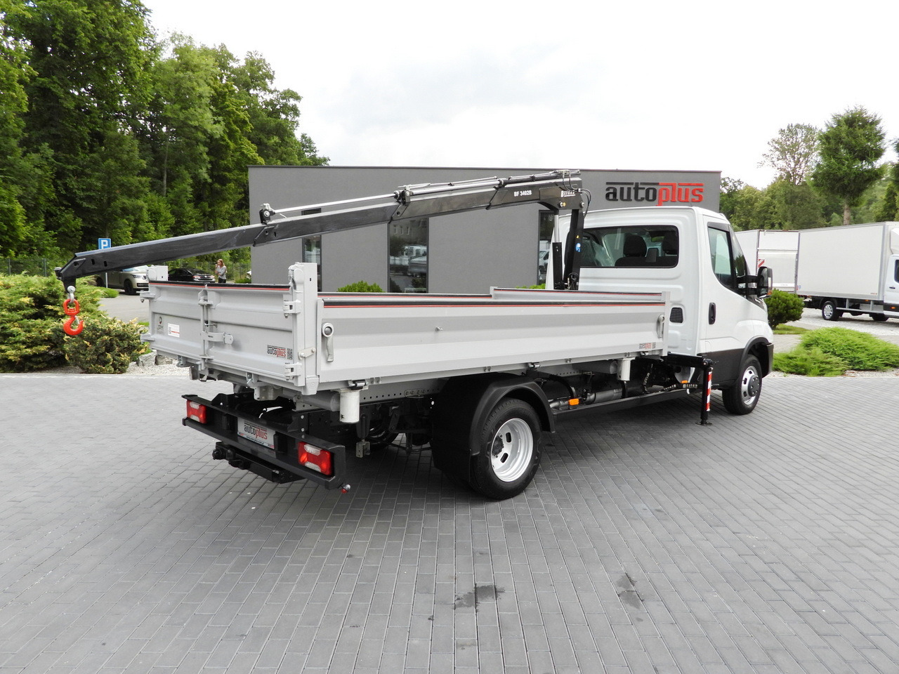 IVECO DAILY 35C18 THREE-WAY TIPPER 3 HDS SEATS CRUISE CONTROL LED LIGHTS AUTOMATIC TRANSMISSION HI-MATIC TWIN WHEELS AIR CONDITIONING 180HP - Van jungkit: gambar 3 IVECO DAILY 35C18 THREE-WAY TIPPER 3 HDS SEATS CRUISE CONTROL LED LIGHTS AUTOMATIC TRANSMISSION HI-MATIC TWIN WHEELS AIR CONDITIONING 180HP - Van jungkit: gambar 3
