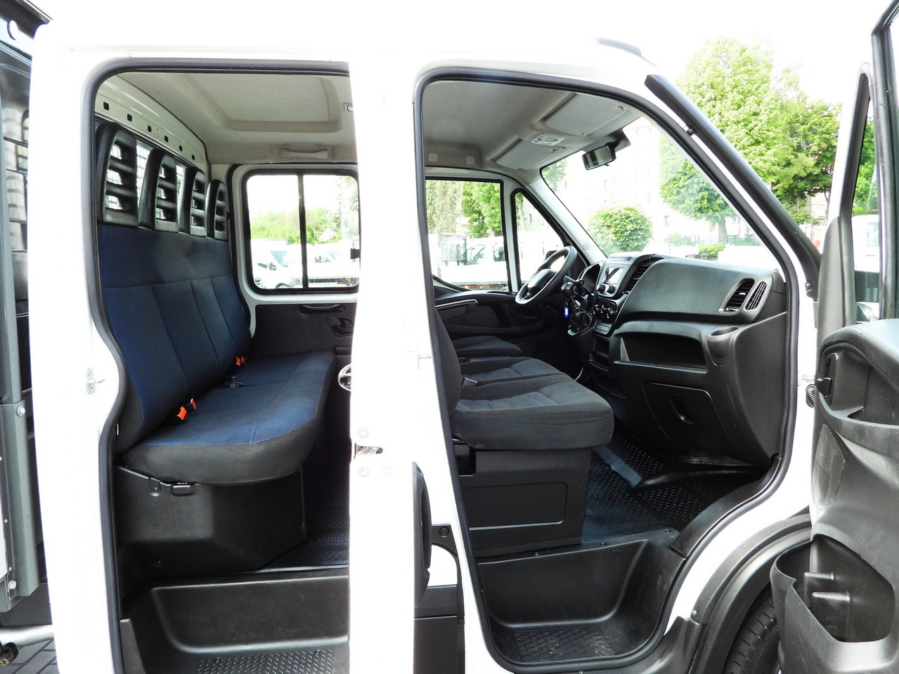 Van kombi IVECO DAILY 35S12 STAKE BODY DOUBLE CABIN DOKA 7 SEATS AIR CONDITIONING  120HP: gambar 33