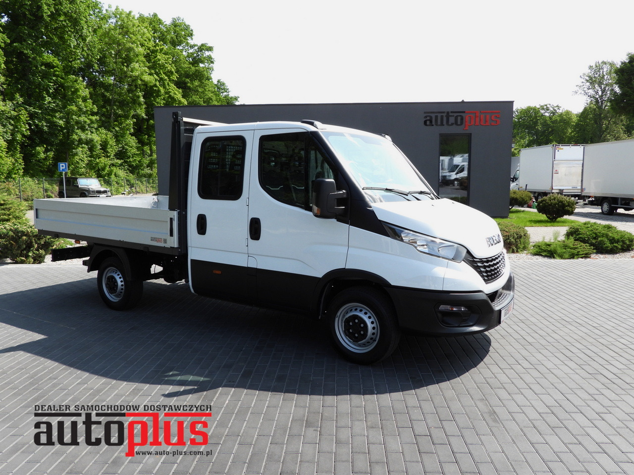 IVECO DAILY 35S12 STAKE BODY DOUBLE CABIN DOKA 7 SEATS AIR CONDITIONING 120HP - Van flatbed: gambar 1 IVECO DAILY 35S12 STAKE BODY DOUBLE CABIN DOKA 7 SEATS AIR CONDITIONING 120HP - Van flatbed: gambar 1