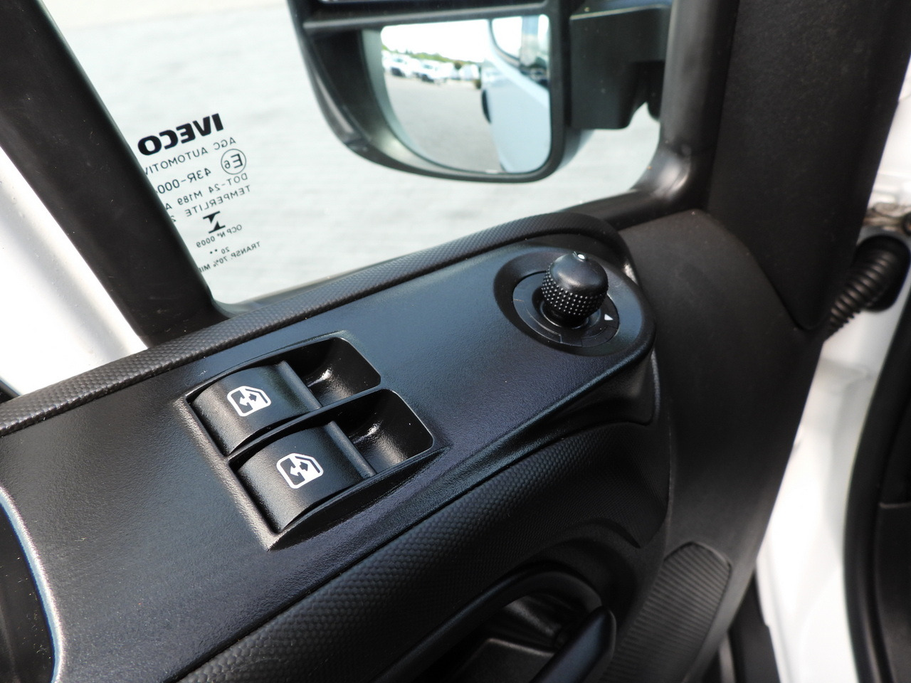 Van kombi IVECO DAILY 35S12 STAKE BODY DOUBLE CABIN DOKA 7 SEATS AIR CONDITIONING  120HP: gambar 23