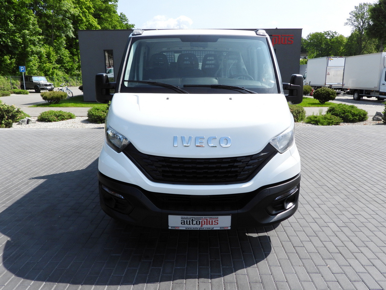 IVECO DAILY 35S12 STAKE BODY DOUBLE CABIN DOKA 7 SEATS AIR CONDITIONING 120HP - Van flatbed: gambar 5 IVECO DAILY 35S12 STAKE BODY DOUBLE CABIN DOKA 7 SEATS AIR CONDITIONING 120HP - Van flatbed: gambar 5