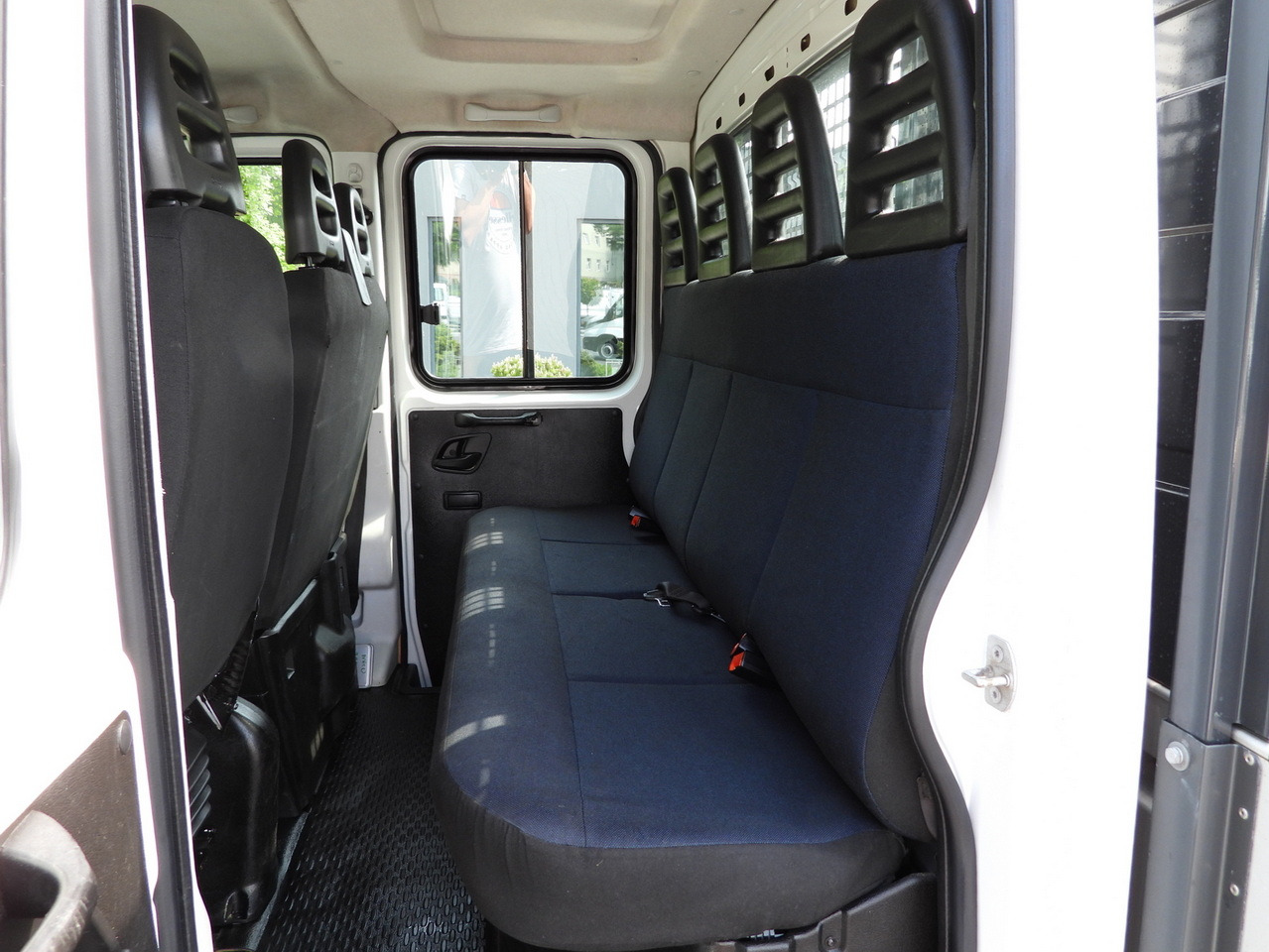 Van kombi IVECO DAILY 35S12 STAKE BODY DOUBLE CABIN DOKA 7 SEATS AIR CONDITIONING  120HP: gambar 34