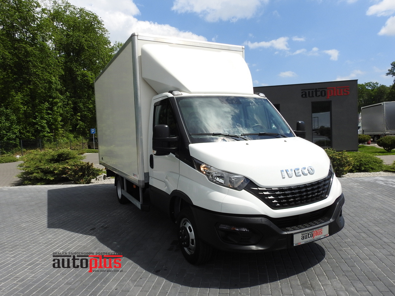 IVECO DAILY 35S14 8 PALLETS CRUISE CONTROL TWIN WHEELS AIR CONDITIONING 140HP - Van box: gambar 1 IVECO DAILY 35S14 8 PALLETS CRUISE CONTROL TWIN WHEELS AIR CONDITIONING 140HP - Van box: gambar 1