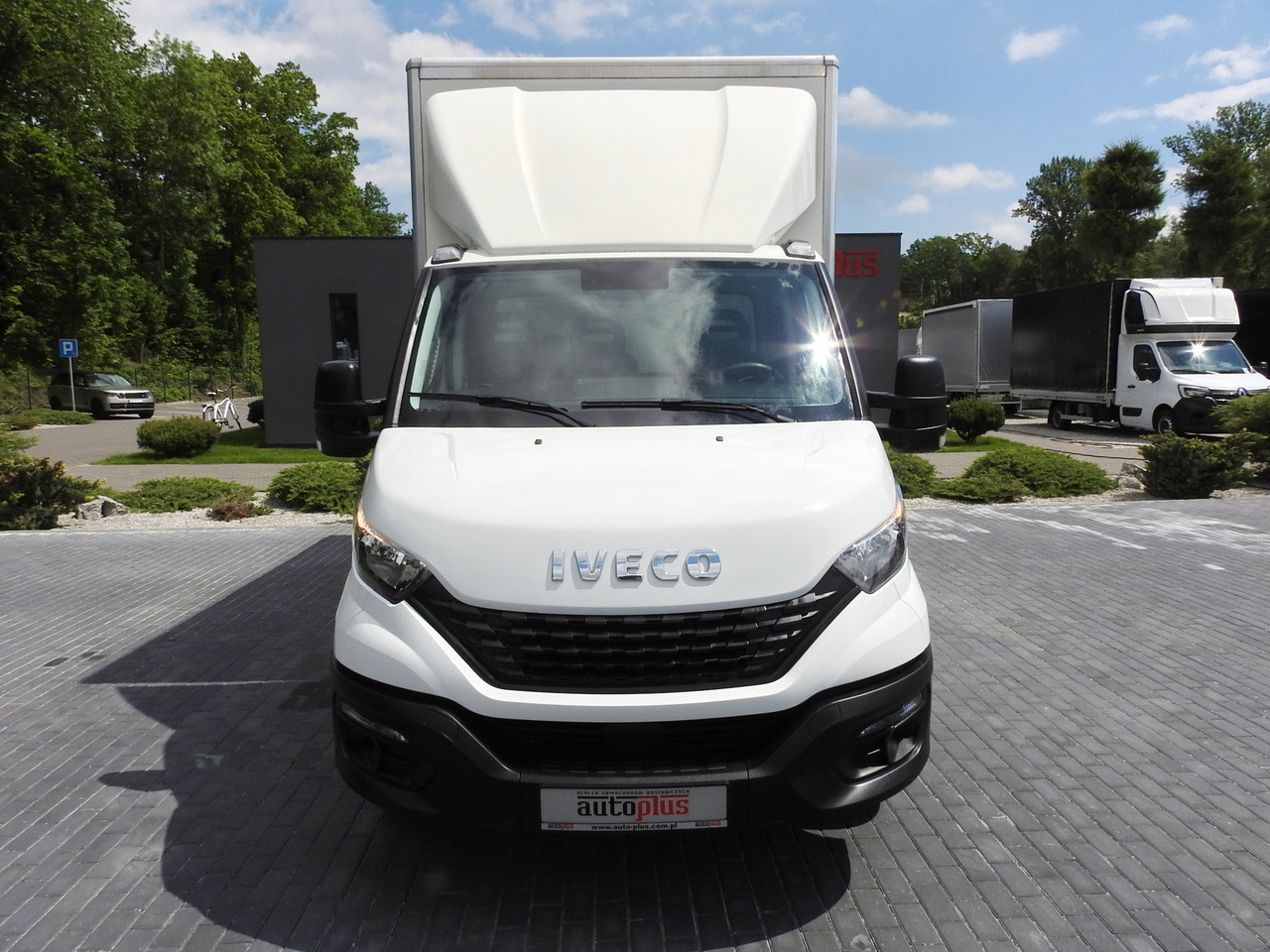 IVECO DAILY 35S14 8 PALLETS CRUISE CONTROL TWIN WHEELS AIR CONDITIONING  140HP - Van berpendingin: gambar 5 IVECO DAILY 35S14 8 PALLETS CRUISE CONTROL TWIN WHEELS AIR CONDITIONING  140HP - Van berpendingin: gambar 5