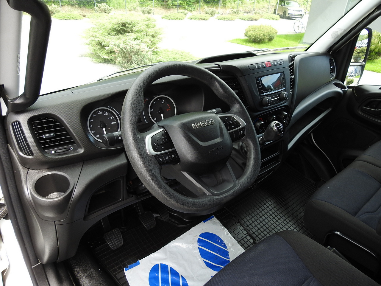 IVECO DAILY 35S14 8 PALLETS CRUISE CONTROL TWIN WHEELS AIR CONDITIONING 140HP - Van box: gambar 2 IVECO DAILY 35S14 8 PALLETS CRUISE CONTROL TWIN WHEELS AIR CONDITIONING 140HP - Van box: gambar 2