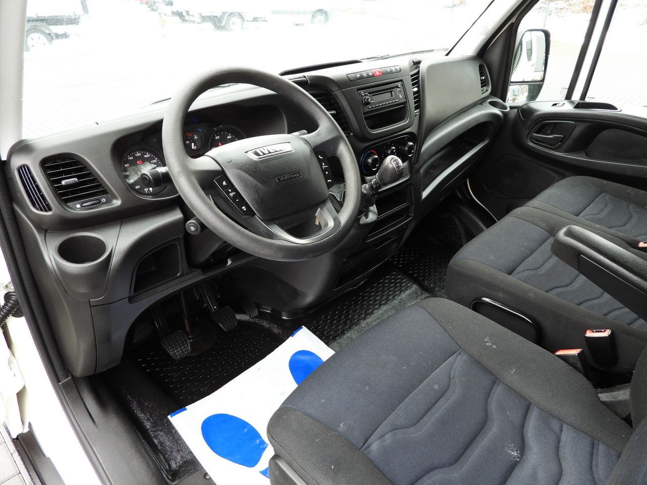 IVECO DAILY 35S14 BOX DELIVERY VAN 7 SEATS CRUISE CONTROL 140HP - Van panel: gambar 2 IVECO DAILY 35S14 BOX DELIVERY VAN 7 SEATS CRUISE CONTROL 140HP - Van panel: gambar 2