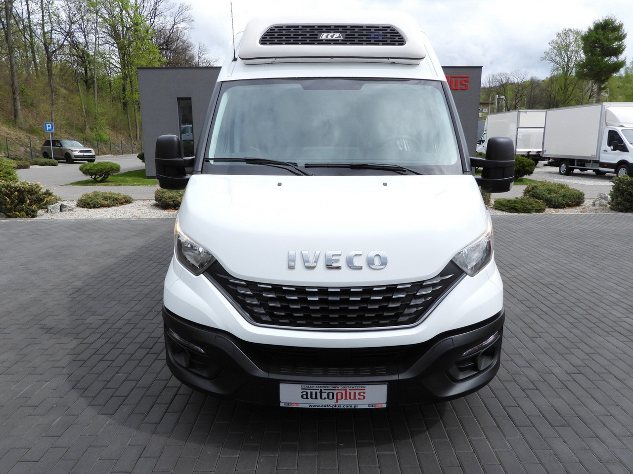 IVECO DAILY 35S14 REFRIGERATOR VAN 0*C POWER SUPPLY 230V CRUISE CONTROL AUTOMATIC TRANSMISSION HI-MATIC AIR CONDITIONING 140HP - Van berpendingin: gambar 5 IVECO DAILY 35S14 REFRIGERATOR VAN 0*C POWER SUPPLY 230V CRUISE CONTROL AUTOMATIC TRANSMISSION HI-MATIC AIR CONDITIONING 140HP - Van berpendingin: gambar 5