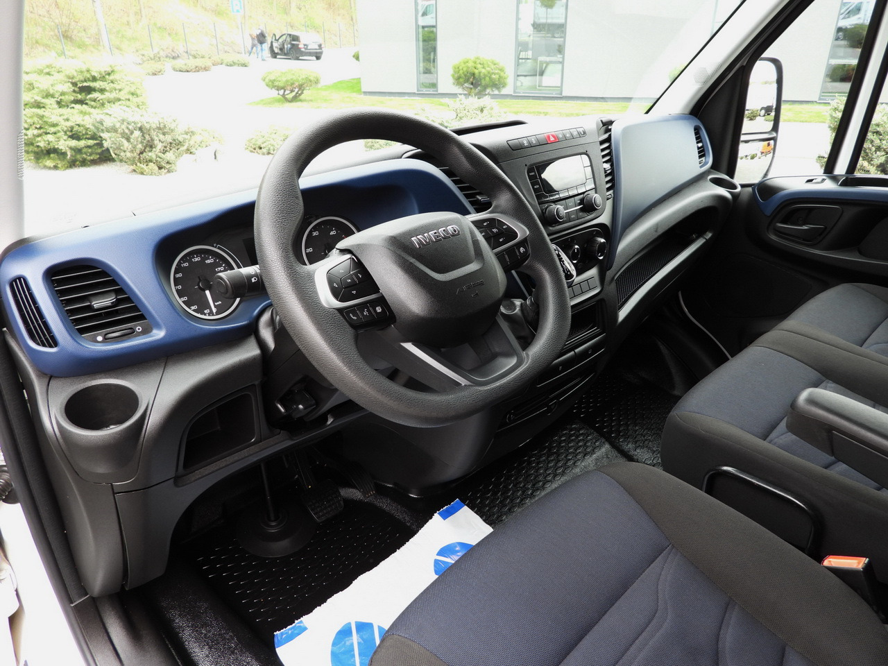 IVECO DAILY 35S14 REFRIGERATOR VAN 0*C POWER SUPPLY 230V CRUISE CONTROL AUTOMATIC TRANSMISSION HI-MATIC AIR CONDITIONING 140HP - Van berpendingin: gambar 2 IVECO DAILY 35S14 REFRIGERATOR VAN 0*C POWER SUPPLY 230V CRUISE CONTROL AUTOMATIC TRANSMISSION HI-MATIC AIR CONDITIONING 140HP - Van berpendingin: gambar 2