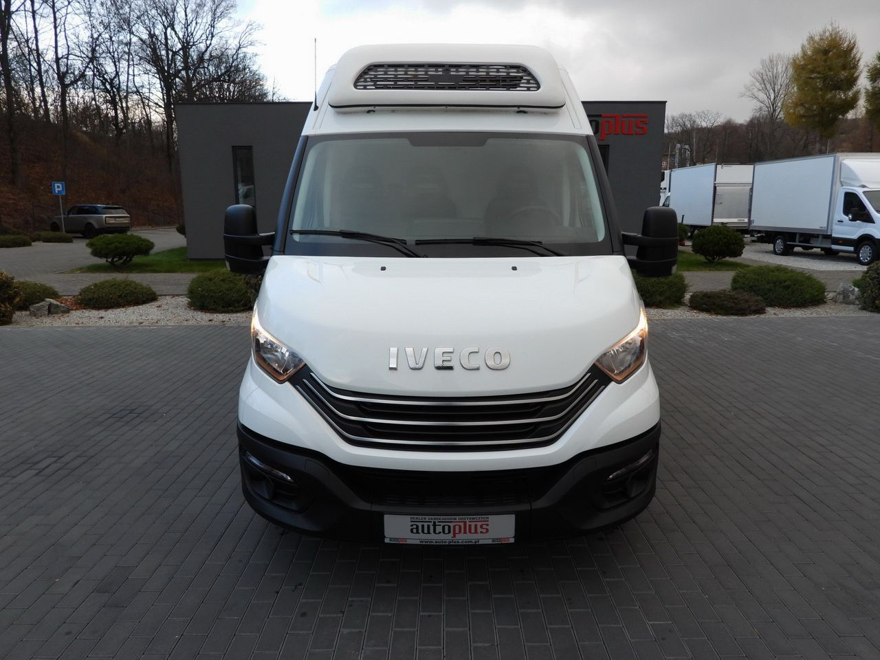 IVECO DAILY 35S14 REFRIGERATOR VAN 0*C POWER SUPPLY 230V NAVIGATION AUTOMATIC TRANSMISSION AIR CONDITIONING 140HP - Van berpendingin: gambar 5 IVECO DAILY 35S14 REFRIGERATOR VAN 0*C POWER SUPPLY 230V NAVIGATION AUTOMATIC TRANSMISSION AIR CONDITIONING 140HP - Van berpendingin: gambar 5