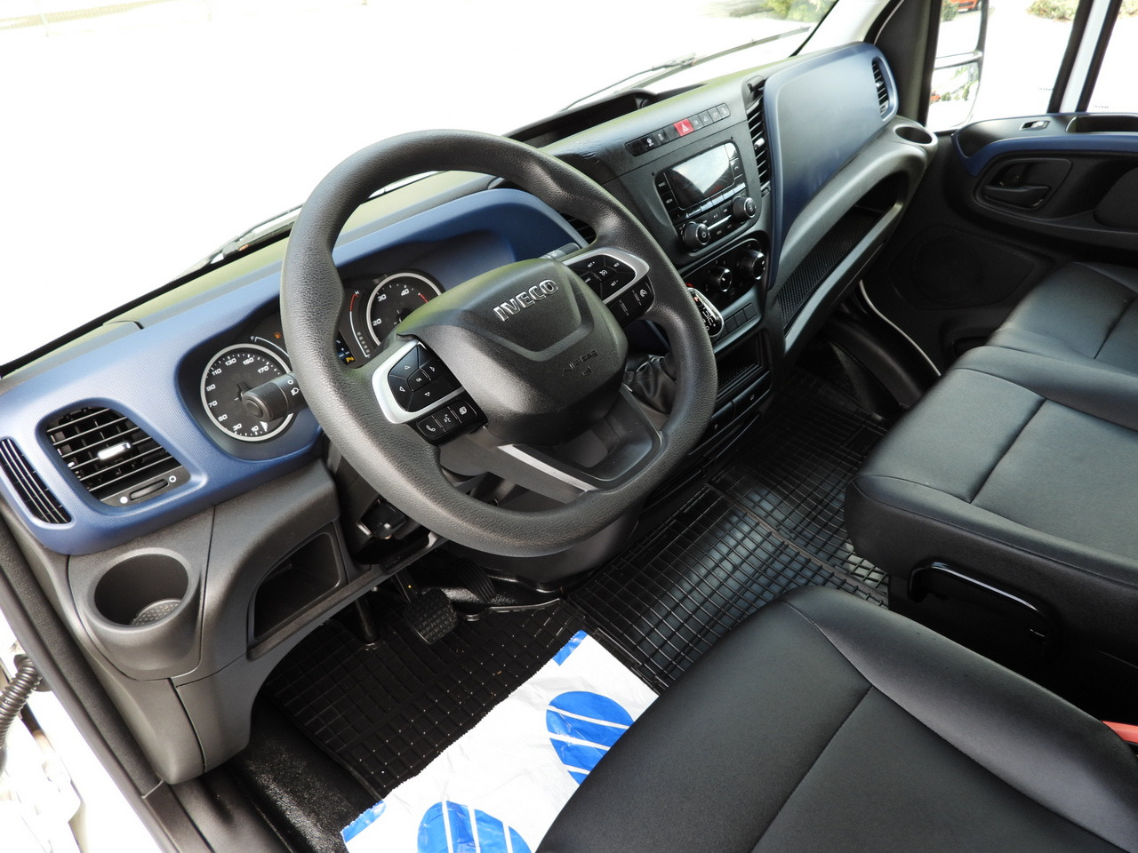 IVECO DAILY 35S14 REFRIGERATOR VAN -10*C POWER SUPPLY 230V CRUISE CONTROL AUTOMATIC TRANSMISSION HI-MATIC AIR CONDITIONING 140HP - Van berpendingin: gambar 2 IVECO DAILY 35S14 REFRIGERATOR VAN -10*C POWER SUPPLY 230V CRUISE CONTROL AUTOMATIC TRANSMISSION HI-MATIC AIR CONDITIONING 140HP - Van berpendingin: gambar 2