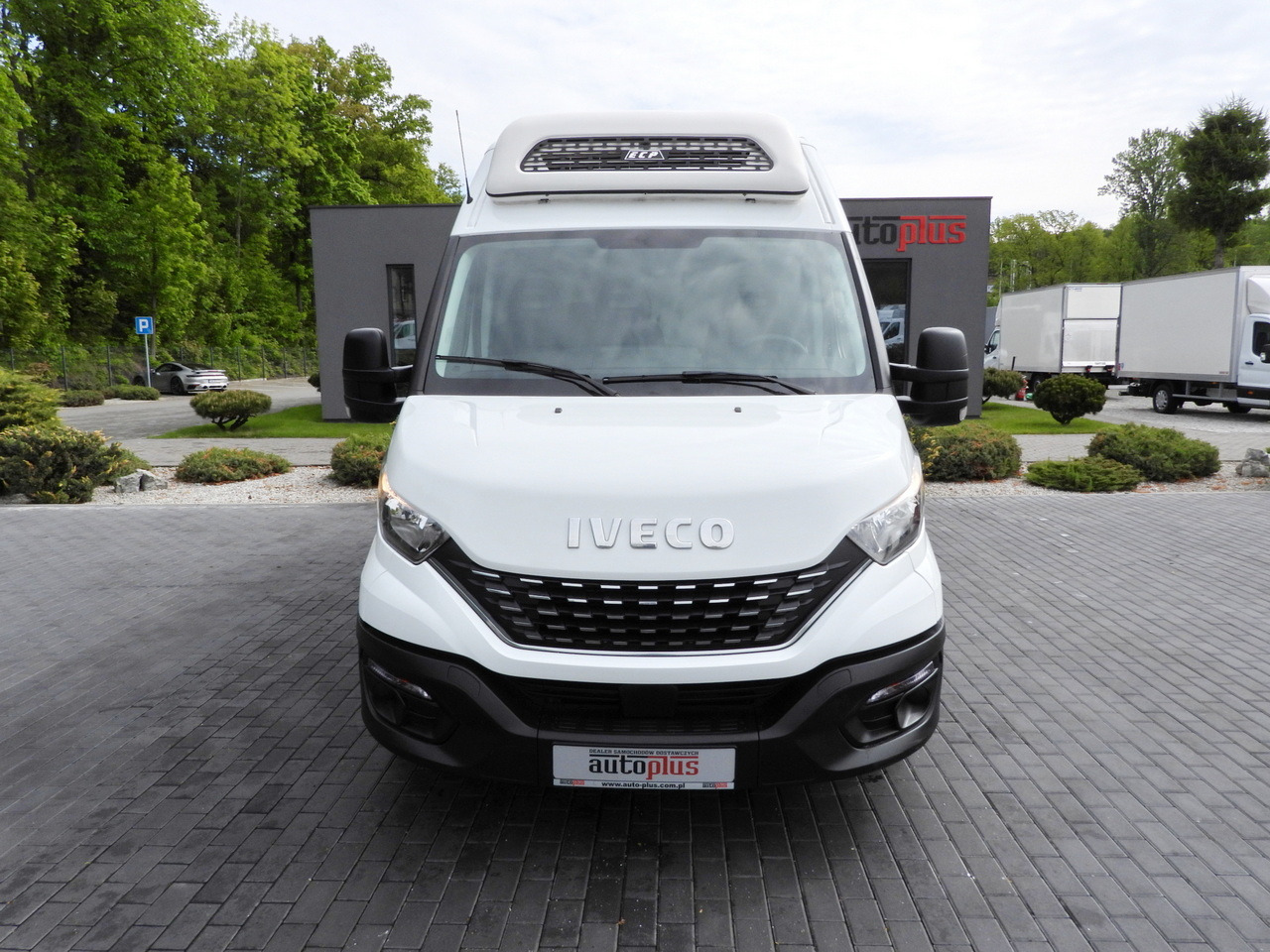 IVECO DAILY 35S14 REFRIGERATOR VAN -10*C POWER SUPPLY 230V CRUISE CONTROL AUTOMATIC TRANSMISSION HI-MATIC AIR CONDITIONING 140HP - Van berpendingin: gambar 5 IVECO DAILY 35S14 REFRIGERATOR VAN -10*C POWER SUPPLY 230V CRUISE CONTROL AUTOMATIC TRANSMISSION HI-MATIC AIR CONDITIONING 140HP - Van berpendingin: gambar 5