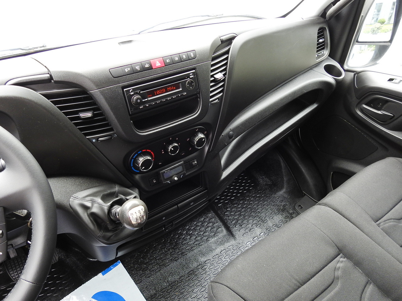 Van berpendingin IVECO DAILY 35S15 REGRIGERATOR BOX -12*C 8 PALLETS CRUISE CONTROL TWIN WHEELS AIR CONDITIONING  150HP: gambar 34