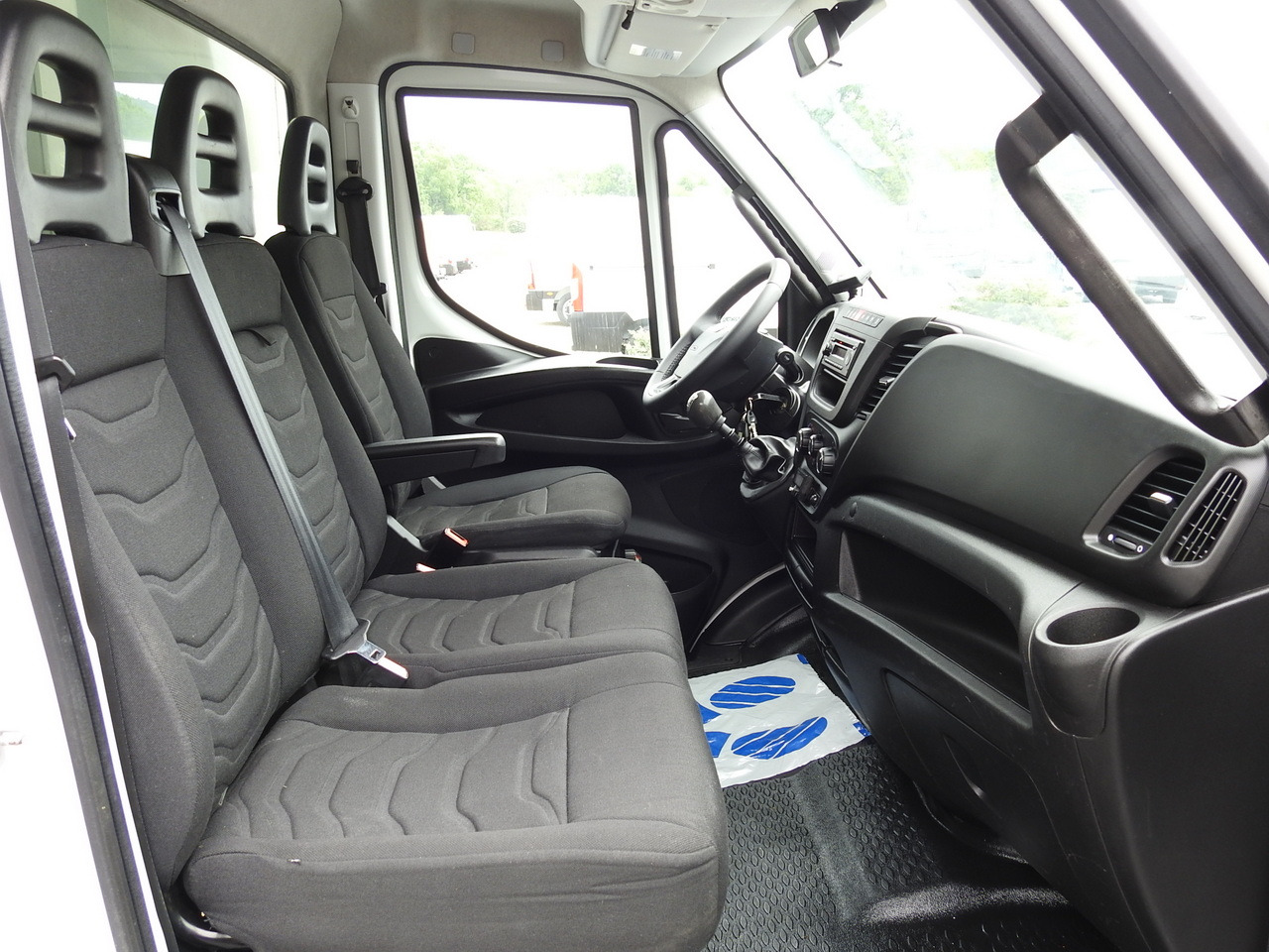 Van berpendingin IVECO DAILY 35S15 REGRIGERATOR BOX -12*C 8 PALLETS CRUISE CONTROL TWIN WHEELS AIR CONDITIONING  150HP: gambar 39