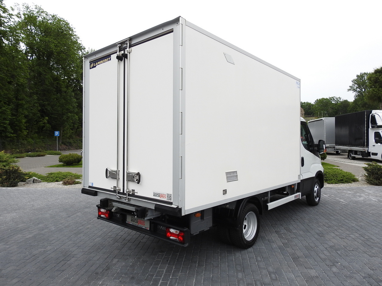 IVECO DAILY 35S15 REGRIGERATOR BOX -12*C 8 PALLETS CRUISE CONTROL TWIN WHEELS AIR CONDITIONING 150HP - Van berpendingin: gambar 3 IVECO DAILY 35S15 REGRIGERATOR BOX -12*C 8 PALLETS CRUISE CONTROL TWIN WHEELS AIR CONDITIONING 150HP - Van berpendingin: gambar 3