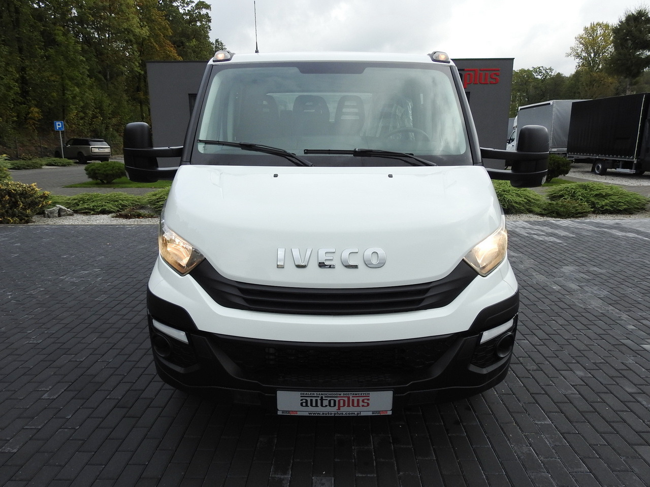 IVECO DAILY 35S15 STAKE BODY DOUBLE CABIN DOKA 7 SEATS AIR CONDITIONING 150HP - Van kombi: gambar 5 IVECO DAILY 35S15 STAKE BODY DOUBLE CABIN DOKA 7 SEATS AIR CONDITIONING 150HP - Van kombi: gambar 5