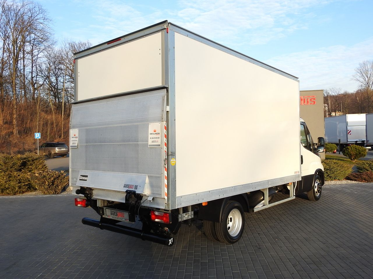 IVECO DAILY 35S16 BOX LIFT 8 PALLETS CRUISE CONTROL AIR CONDITIONING TWIN WHEELS 160HP - Van box: gambar 3 IVECO DAILY 35S16 BOX LIFT 8 PALLETS CRUISE CONTROL AIR CONDITIONING TWIN WHEELS 160HP - Van box: gambar 3