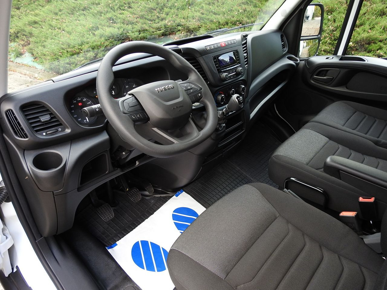 IVECO DAILY 35S16 NEW REGRIGERATOR BOX -10*C 8 PALLETS HEATING FUNCTION POWER SUPPLY 230V CRUISE CONTROL AIR CONDITIONING 160HP - Van berpendingin: gambar 2 IVECO DAILY 35S16 NEW REGRIGERATOR BOX -10*C 8 PALLETS HEATING FUNCTION POWER SUPPLY 230V CRUISE CONTROL AIR CONDITIONING 160HP - Van berpendingin: gambar 2