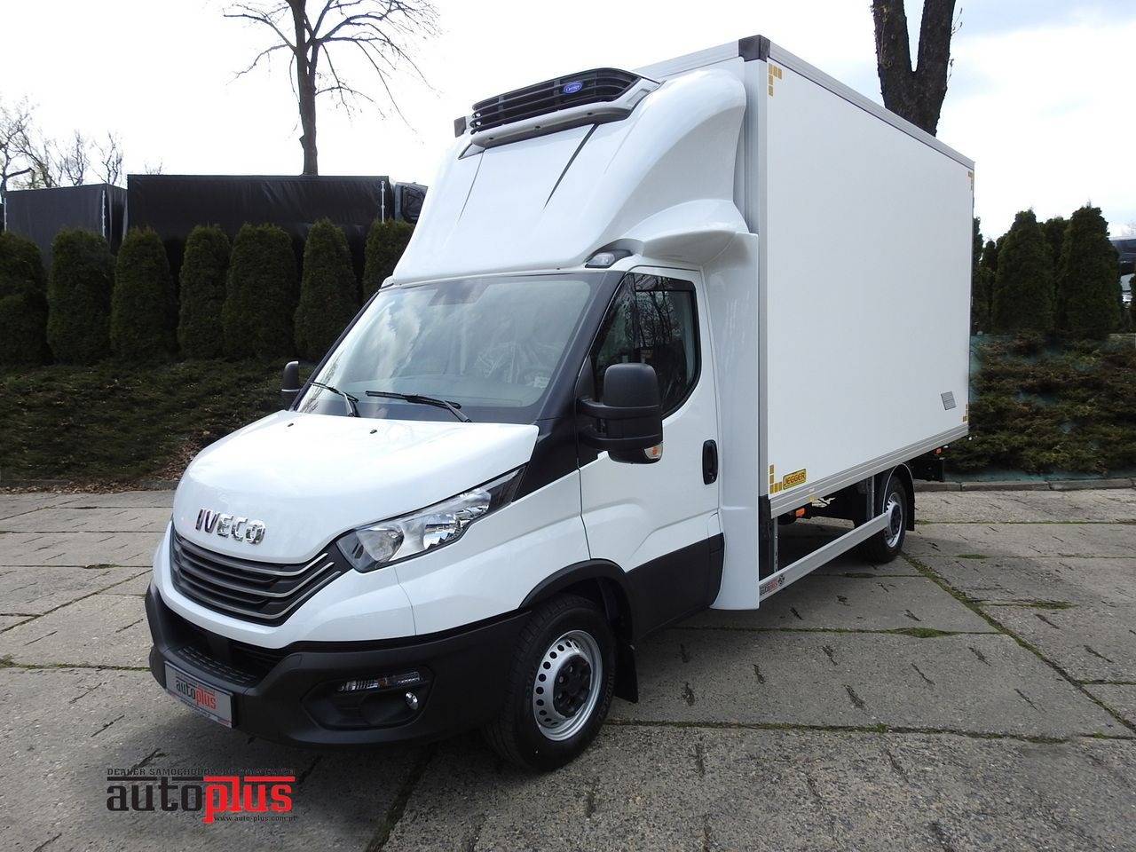 IVECO DAILY 35S16 NEW REGRIGERATOR BOX -10*C 8 PALLETS HEATING FUNCTION POWER SUPPLY 230V CRUISE CONTROL AIR CONDITIONING 160HP - Van berpendingin: gambar 1 IVECO DAILY 35S16 NEW REGRIGERATOR BOX -10*C 8 PALLETS HEATING FUNCTION POWER SUPPLY 230V CRUISE CONTROL AIR CONDITIONING 160HP - Van berpendingin: gambar 1