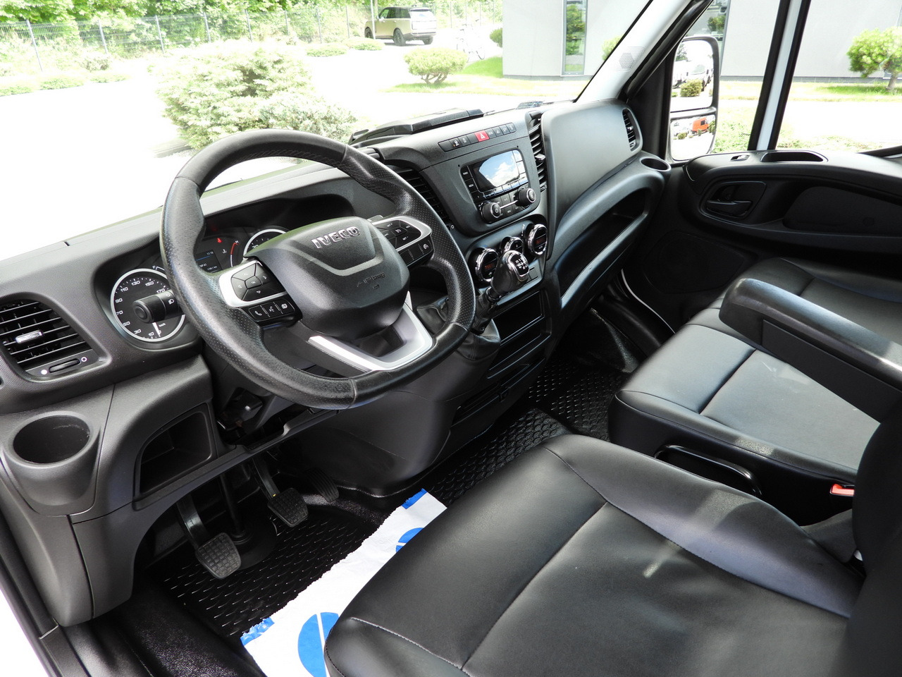 IVECO DAILY 35S16 STAKE BODY 10 PALLETS CRUISE CONTROL AIR CONDITIONING 160HP - Van flatbed: gambar 2 IVECO DAILY 35S16 STAKE BODY 10 PALLETS CRUISE CONTROL AIR CONDITIONING 160HP - Van flatbed: gambar 2