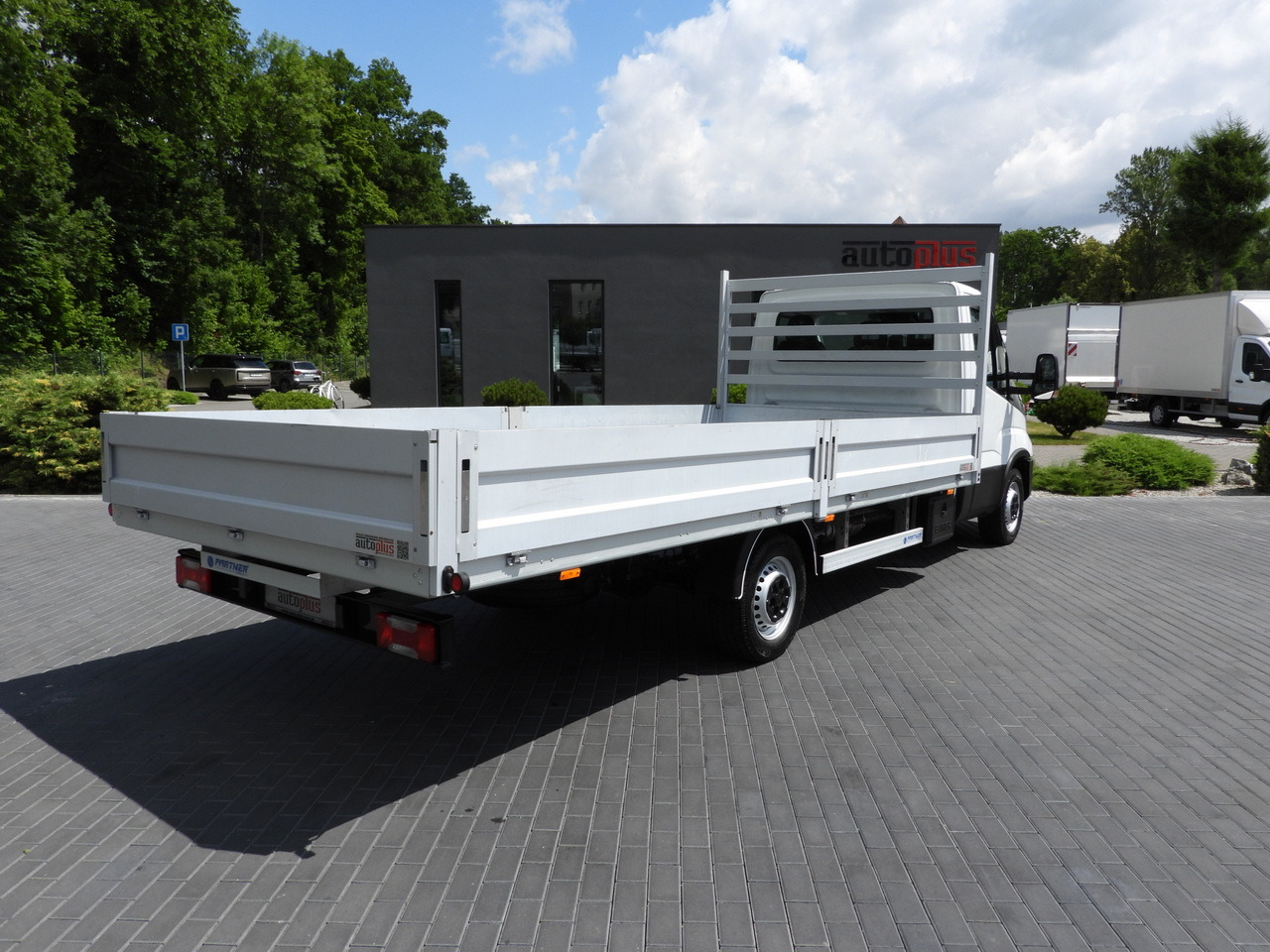 IVECO DAILY 35S16 STAKE BODY 10 PALLETS CRUISE CONTROL AIR CONDITIONING 160HP - Van flatbed: gambar 3 IVECO DAILY 35S16 STAKE BODY 10 PALLETS CRUISE CONTROL AIR CONDITIONING 160HP - Van flatbed: gambar 3