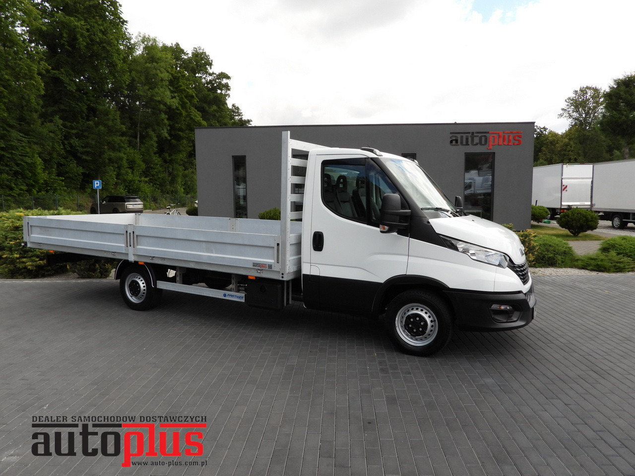 IVECO DAILY 35S16 STAKE BODY 10 PALLETS CRUISE CONTROL AIR CONDITIONING 160HP - Van flatbed: gambar 1 IVECO DAILY 35S16 STAKE BODY 10 PALLETS CRUISE CONTROL AIR CONDITIONING 160HP - Van flatbed: gambar 1