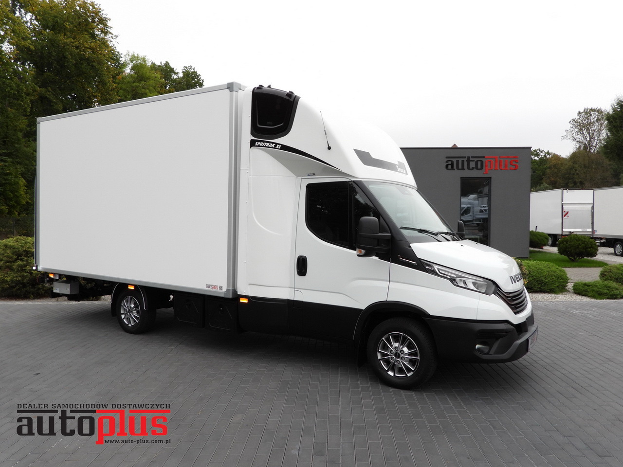 IVECO DAILY 35S18 BOX HI-MATIC LIFT 8 PALLETS CRUISE CONTROL NAVIGATION LED LIGHTS PNEUMATICS AUTOMATIC TRANSMISSION HI-MATIC AIR CONDITIONING 180HP - Van box: gambar 1 IVECO DAILY 35S18 BOX HI-MATIC LIFT 8 PALLETS CRUISE CONTROL NAVIGATION LED LIGHTS PNEUMATICS AUTOMATIC TRANSMISSION HI-MATIC AIR CONDITIONING 180HP - Van box: gambar 1