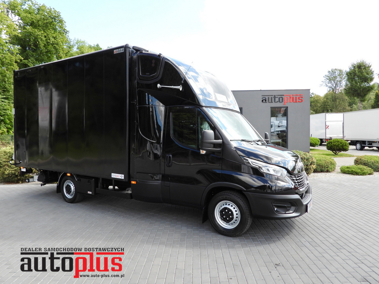 IVECO DAILY 35S18 BOX LIFT 8 PALLETS WEBASTO CRUISE CONTROL NAVIGATION LED LIGHTS PNEUMATICS AIR CONDITIONING 180HP - Van box: gambar 1 IVECO DAILY 35S18 BOX LIFT 8 PALLETS WEBASTO CRUISE CONTROL NAVIGATION LED LIGHTS PNEUMATICS AIR CONDITIONING 180HP - Van box: gambar 1