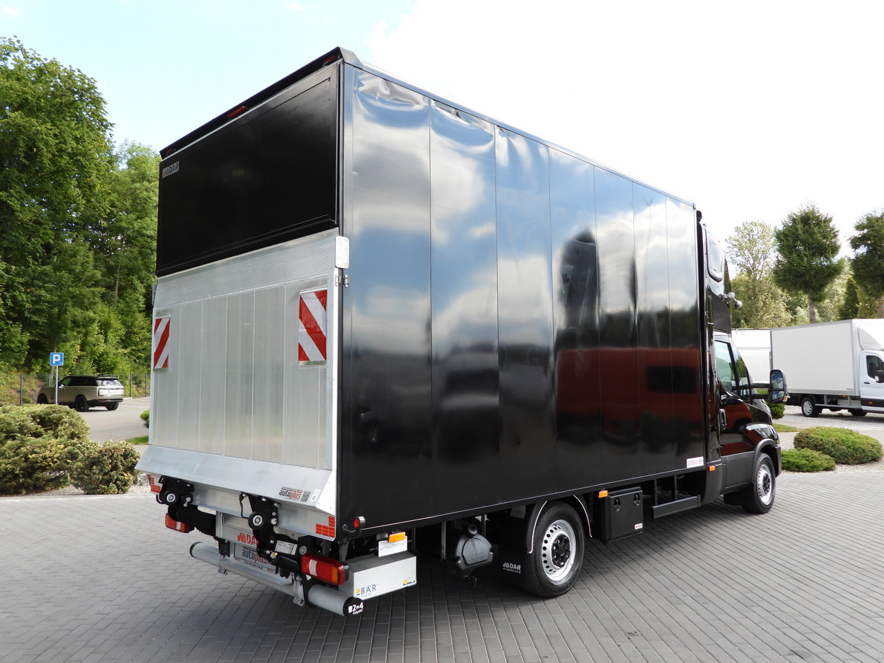 IVECO DAILY 35S18 BOX LIFT 8 PALLETS WEBASTO CRUISE CONTROL NAVIGATION LED LIGHTS PNEUMATICS AIR CONDITIONING 180HP - Van box: gambar 3 IVECO DAILY 35S18 BOX LIFT 8 PALLETS WEBASTO CRUISE CONTROL NAVIGATION LED LIGHTS PNEUMATICS AIR CONDITIONING 180HP - Van box: gambar 3
