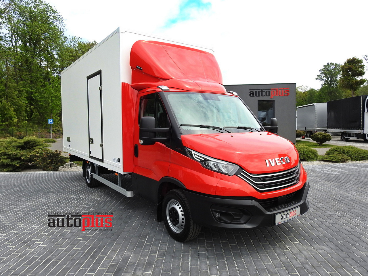IVECO DAILY 35S18 NEW BOX 10 PALLETS CRUISE CONTROL NAVIGATION AIR CONDITIONING LED LIGHTS GUARANTEE 180HP - Van box: gambar 1 IVECO DAILY 35S18 NEW BOX 10 PALLETS CRUISE CONTROL NAVIGATION AIR CONDITIONING LED LIGHTS GUARANTEE 180HP - Van box: gambar 1