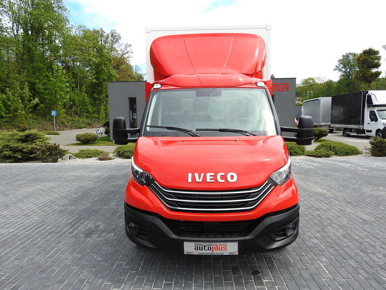 IVECO DAILY 35S18 NEW BOX 10 PALLETS CRUISE CONTROL NAVIGATION AIR CONDITIONING LED LIGHTS GUARANTEE 180HP - Van box: gambar 5 IVECO DAILY 35S18 NEW BOX 10 PALLETS CRUISE CONTROL NAVIGATION AIR CONDITIONING LED LIGHTS GUARANTEE 180HP - Van box: gambar 5
