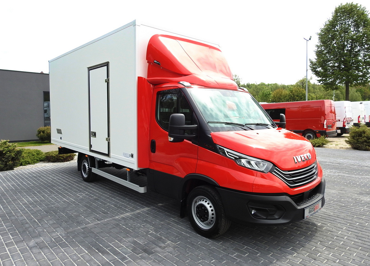 IVECO DAILY 35S18 NEW BOX 10 PALLETS CRUISE CONTROL NAVIGATION AIR CONDITIONING LED LIGHTS GUARANTEE 180HP - Van box: gambar 4 IVECO DAILY 35S18 NEW BOX 10 PALLETS CRUISE CONTROL NAVIGATION AIR CONDITIONING LED LIGHTS GUARANTEE 180HP - Van box: gambar 4