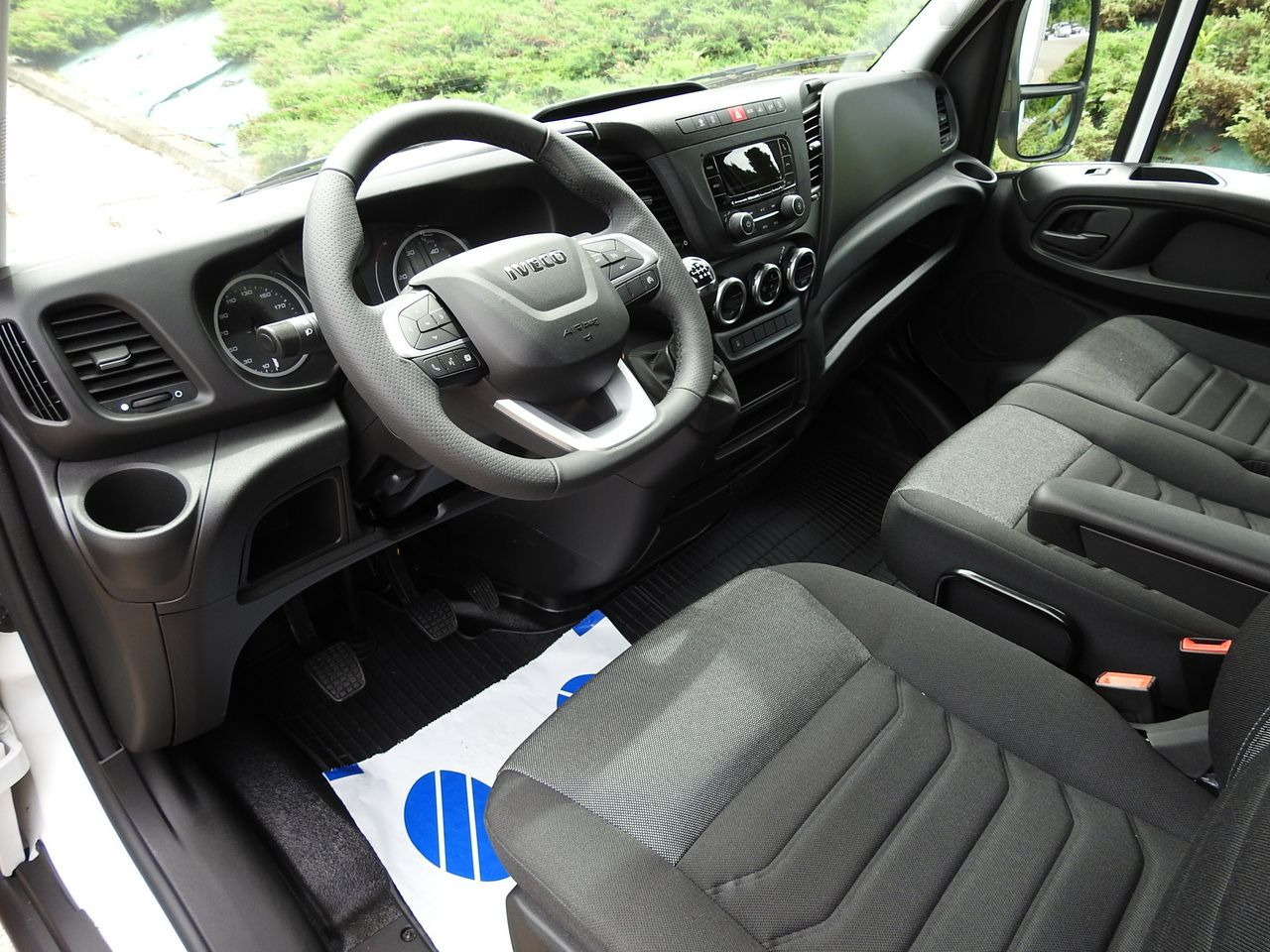 IVECO DAILY 35S18 NEW TARPAULIN WEBASTO CRUISE CONTROL AIR CONDITIONING 180HP - Van dengan terpal samping: gambar 2 IVECO DAILY 35S18 NEW TARPAULIN WEBASTO CRUISE CONTROL AIR CONDITIONING 180HP - Van dengan terpal samping: gambar 2