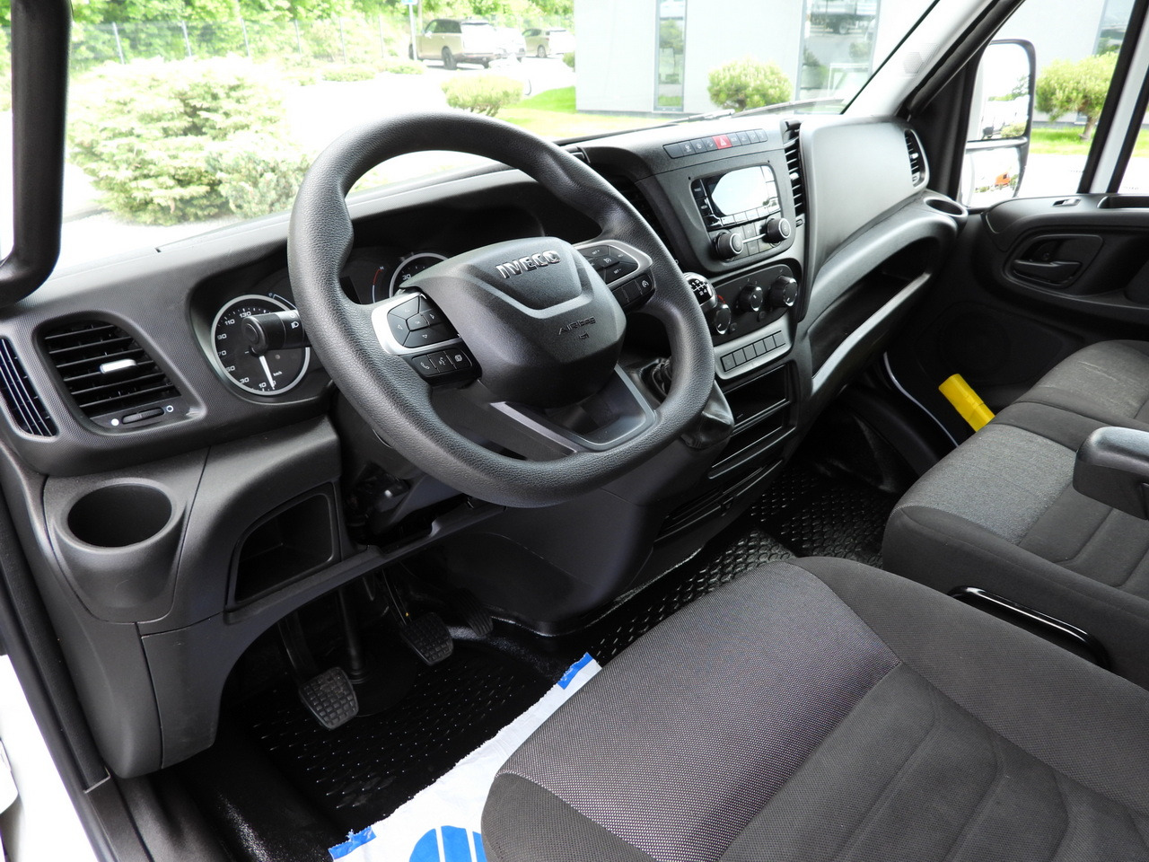 IVECO DAILY 35S18 TARPAULIN 10 PALLETS CRUISE CONTROL LED LIGHTS AIR CONDITIONING 180HP - Van dengan terpal samping: gambar 2 IVECO DAILY 35S18 TARPAULIN 10 PALLETS CRUISE CONTROL LED LIGHTS AIR CONDITIONING 180HP - Van dengan terpal samping: gambar 2