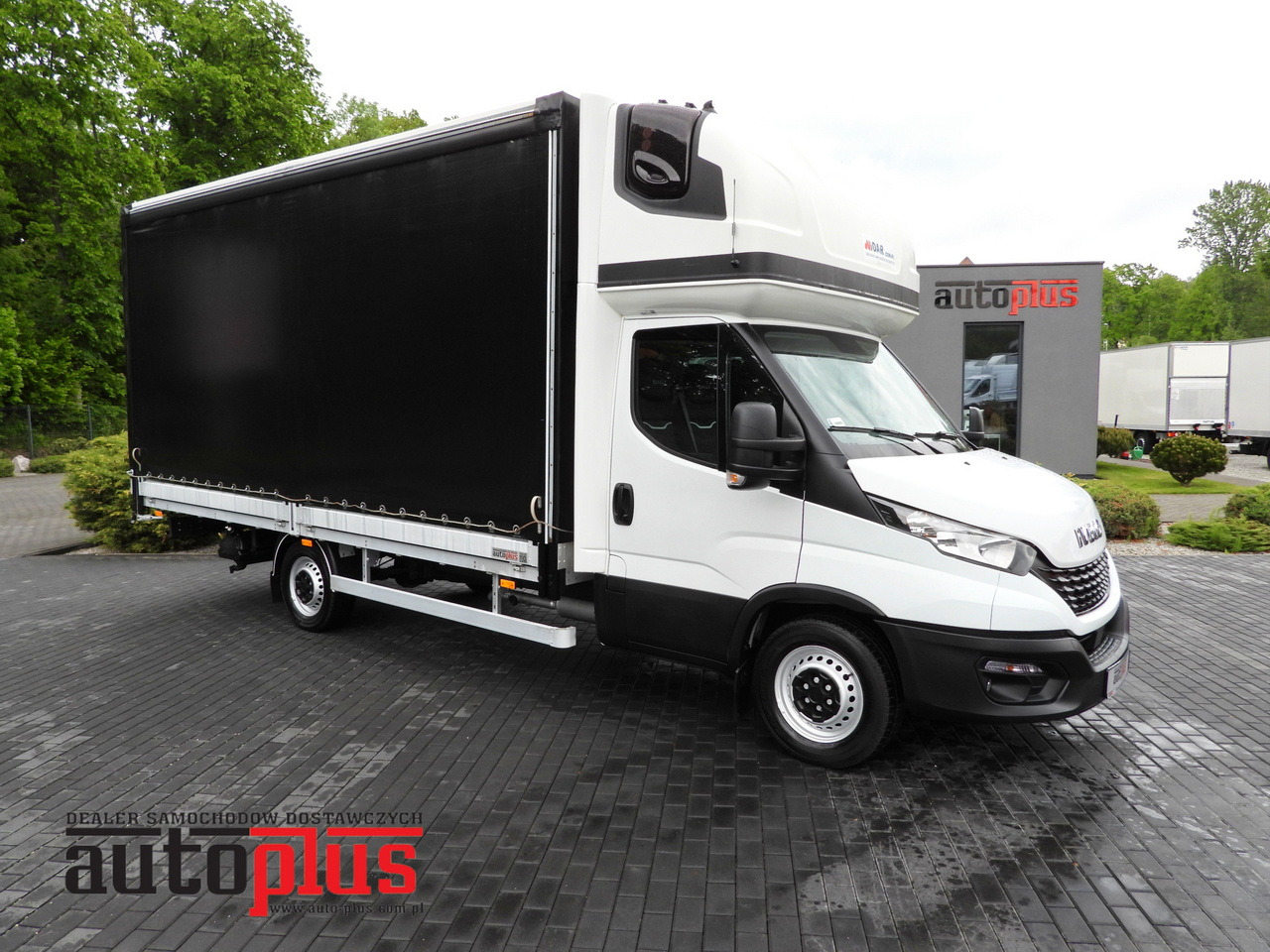 IVECO DAILY 35S18 TARPAULIN 10 PALLETS WEBASTO CRUISE CONTROL AIR CONDITIONING 180HP - Van dengan terpal samping: gambar 1 IVECO DAILY 35S18 TARPAULIN 10 PALLETS WEBASTO CRUISE CONTROL AIR CONDITIONING 180HP - Van dengan terpal samping: gambar 1