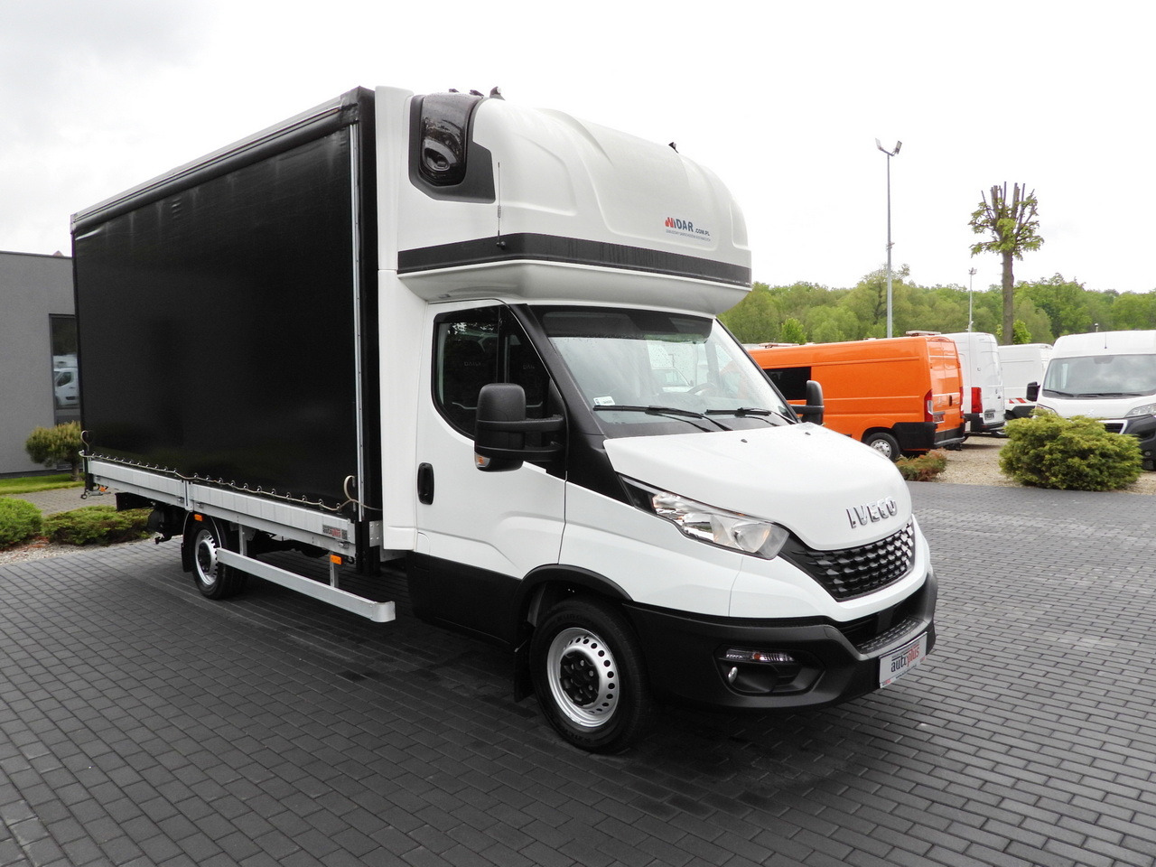 IVECO DAILY 35S18 TARPAULIN 10 PALLETS WEBASTO CRUISE CONTROL AIR CONDITIONING 180HP - Van dengan terpal samping: gambar 4 IVECO DAILY 35S18 TARPAULIN 10 PALLETS WEBASTO CRUISE CONTROL AIR CONDITIONING 180HP - Van dengan terpal samping: gambar 4