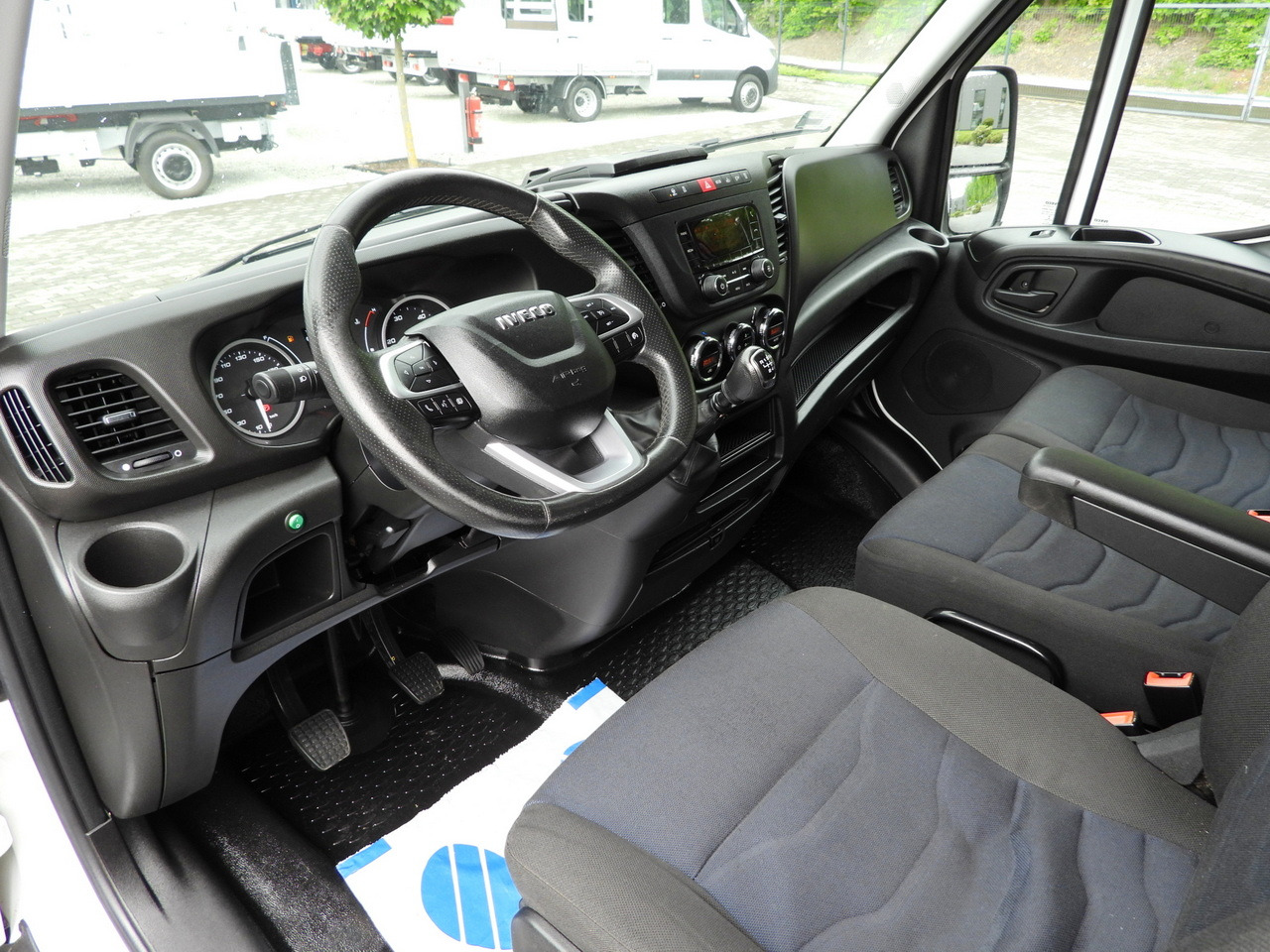 IVECO DAILY  35S18 TARPAULIN 10 PALLETS WEBASTO CRUISE CONTROL AIR CONDITIONING  180HP - Van dengan terpal samping: gambar 2 IVECO DAILY  35S18 TARPAULIN 10 PALLETS WEBASTO CRUISE CONTROL AIR CONDITIONING  180HP - Van dengan terpal samping: gambar 2