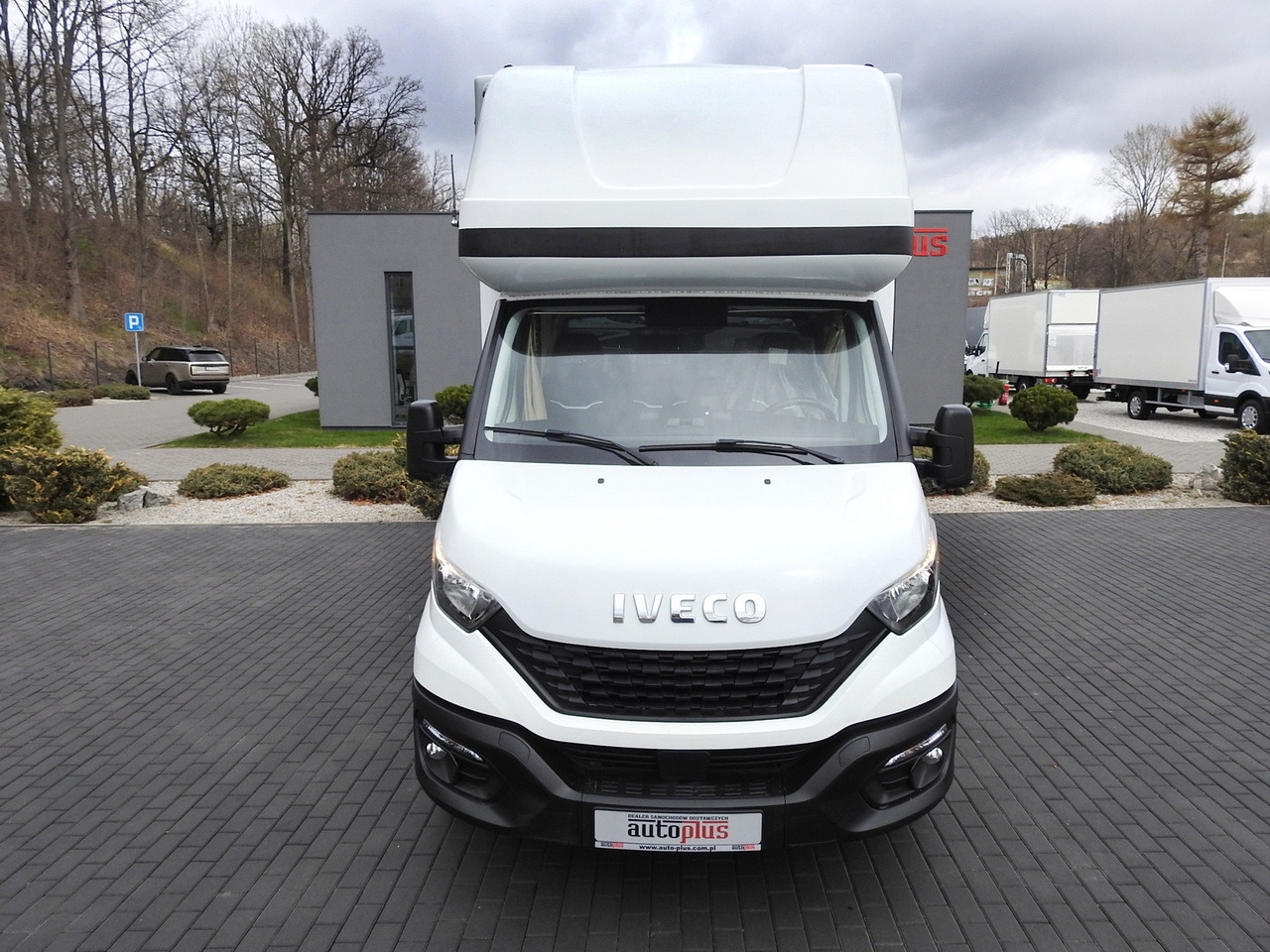 IVECO DAILY 35S18 TARPAULIN 10 PALLETS WEBASTO CRUISE CONTROL AIR CONDITIONING 180HP - Van dengan terpal samping: gambar 5 IVECO DAILY 35S18 TARPAULIN 10 PALLETS WEBASTO CRUISE CONTROL AIR CONDITIONING 180HP - Van dengan terpal samping: gambar 5