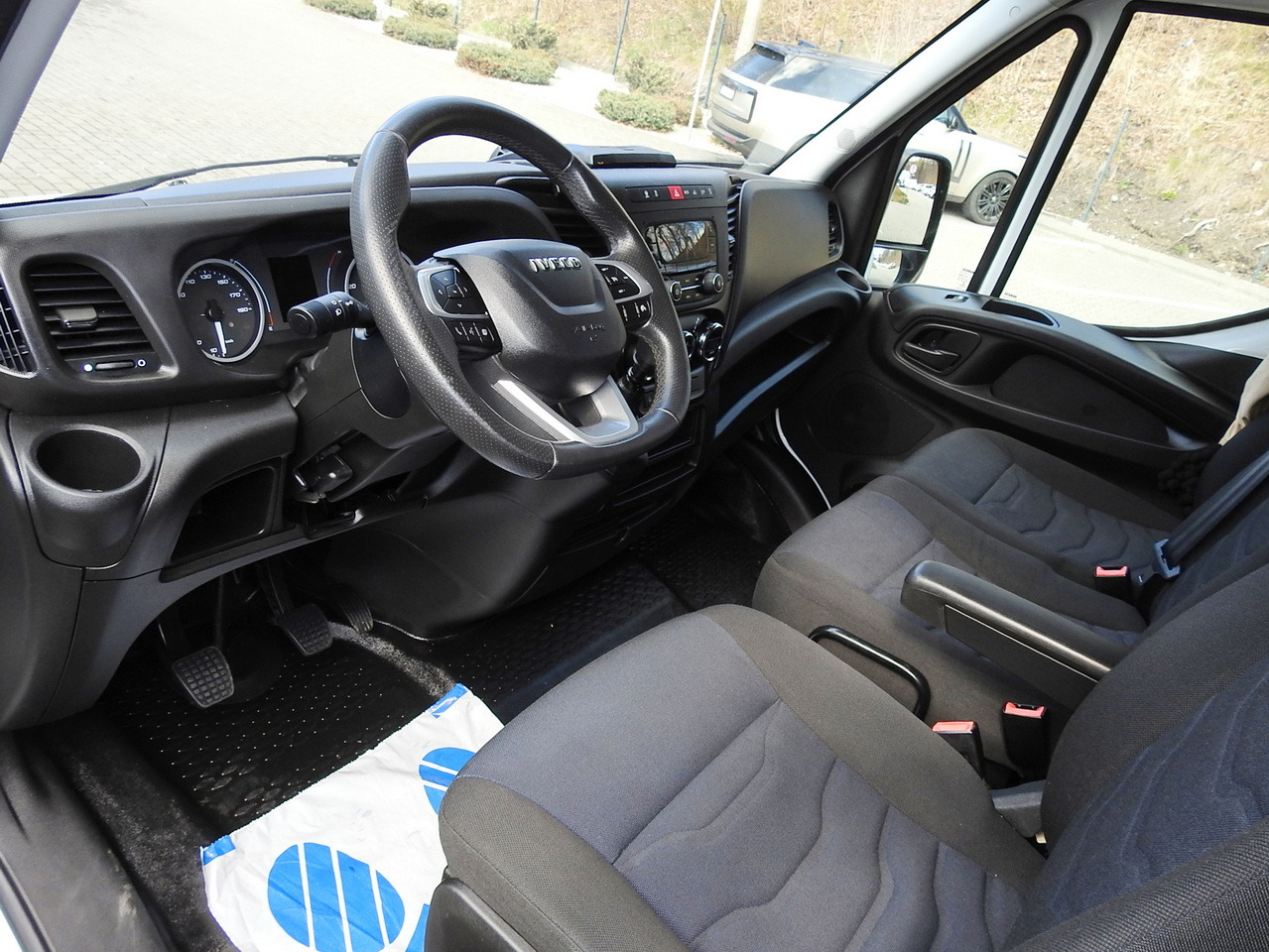 IVECO DAILY 35S18 TARPAULIN 10 PALLETS WEBASTO CRUISE CONTROL AIR CONDITIONING 180HP - Van dengan terpal samping: gambar 2 IVECO DAILY 35S18 TARPAULIN 10 PALLETS WEBASTO CRUISE CONTROL AIR CONDITIONING 180HP - Van dengan terpal samping: gambar 2