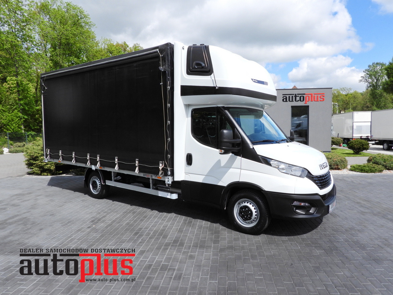 IVECO DAILY 35S18 TARPAULIN 10 PALLETS WEBASTO CRUISE CONTROL AIR CONDITIONING 180HP - Van dengan terpal samping: gambar 1 IVECO DAILY 35S18 TARPAULIN 10 PALLETS WEBASTO CRUISE CONTROL AIR CONDITIONING 180HP - Van dengan terpal samping: gambar 1