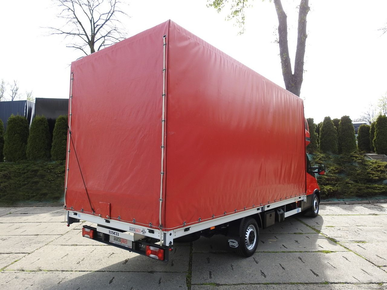 IVECO DAILY 35S18 TARPAULIN 10 PALLETS WEBASTO CRUISE CONTROL LED LIGHTS AIR CONDITIONING 180HP - Van dengan terpal samping: gambar 3 IVECO DAILY 35S18 TARPAULIN 10 PALLETS WEBASTO CRUISE CONTROL LED LIGHTS AIR CONDITIONING 180HP - Van dengan terpal samping: gambar 3